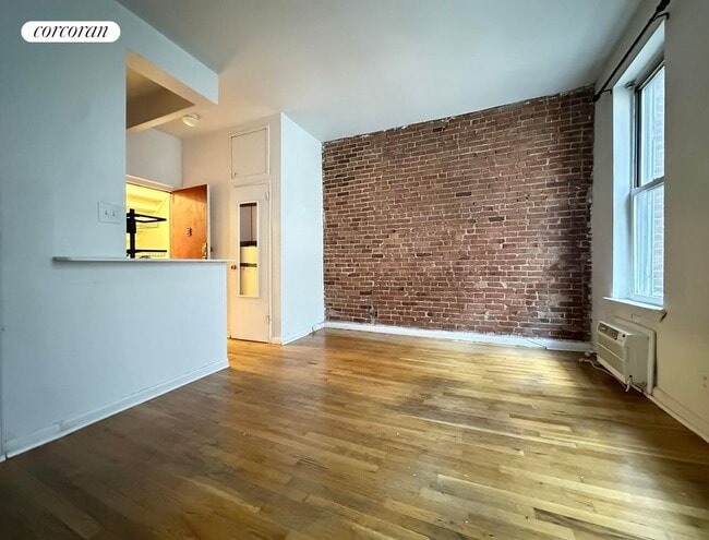 Building Photo - 1670 York Ave