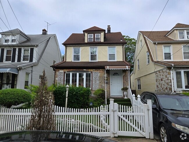 Building Photo - 111-10 204th St