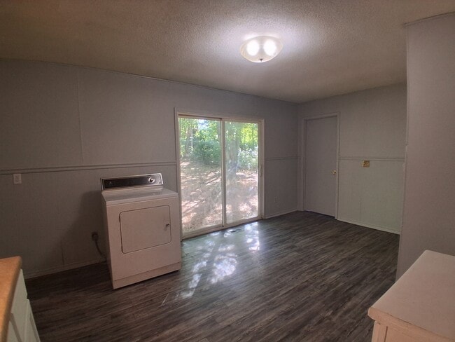 Building Photo - 920 Timberline-