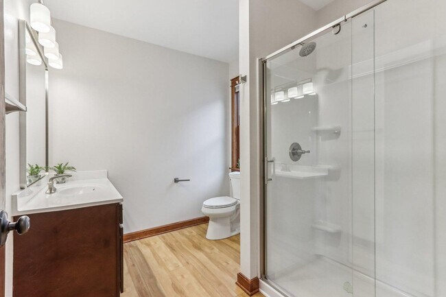 Baño - 351A E Deer Pl