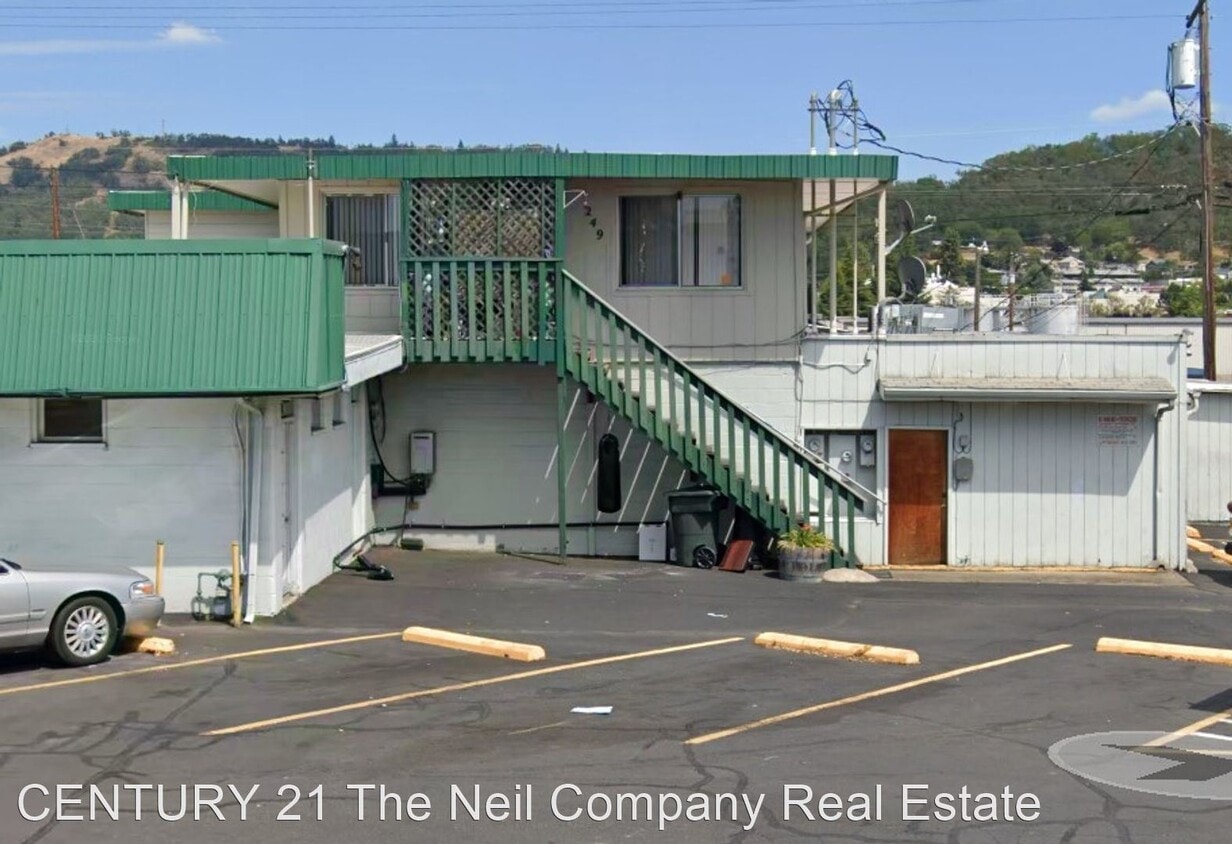Primary Photo - 3 br, 1 bath House - 249 NE Garden Valley