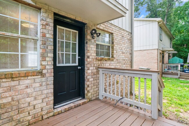 Building Photo - 501 S Edgewood Cir