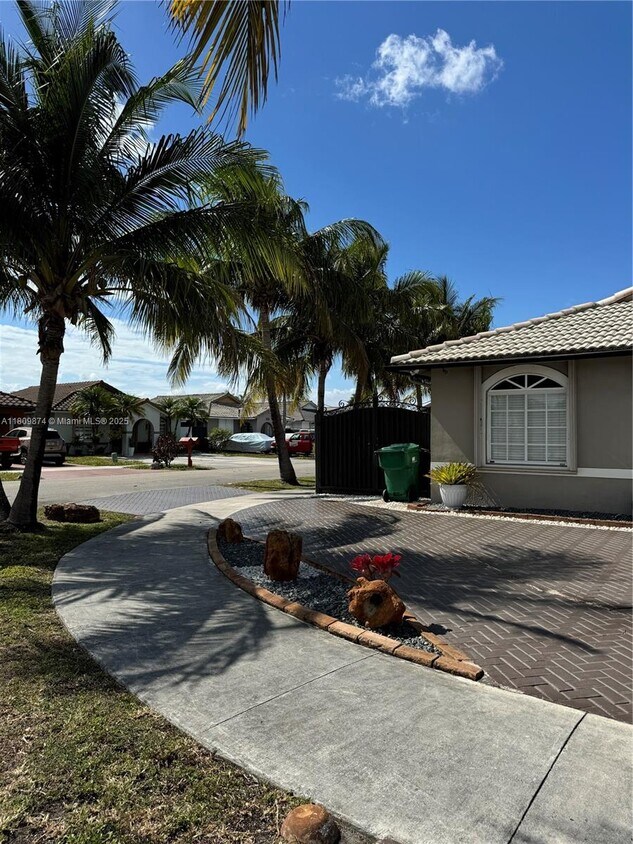 Foto principal - 9849 NW 127th Terrace