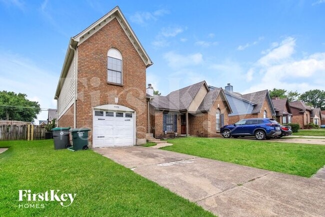 Building Photo - 5885 Ridgehill Dr