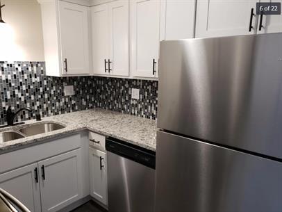 Foto del edificio - 6875 Kathleen Ct