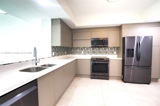 Foto del edificio - 3330 NE 190th St