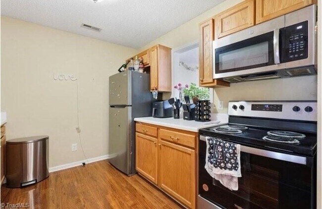 Foto del edificio - 903 Hanahan Ct