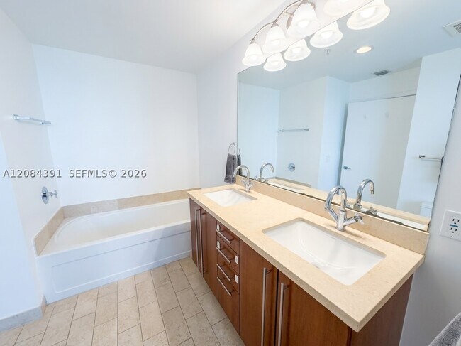 Foto del edificio - 79 SW 12th St
