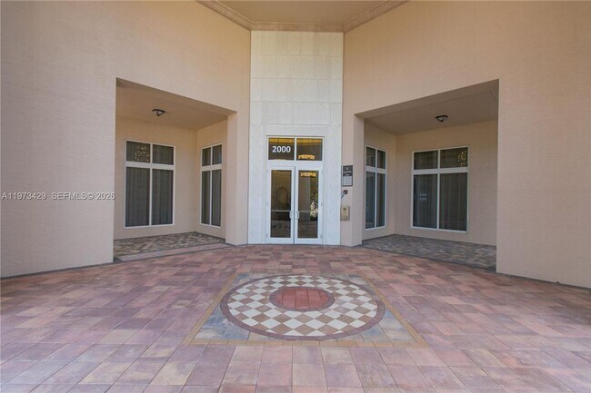 Foto del edificio - 2000 Salzedo St