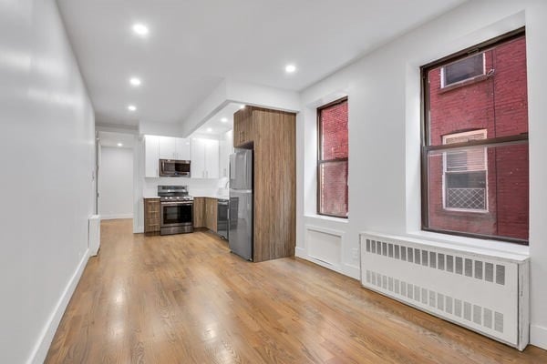 Foto del edificio - 226 E 25th St