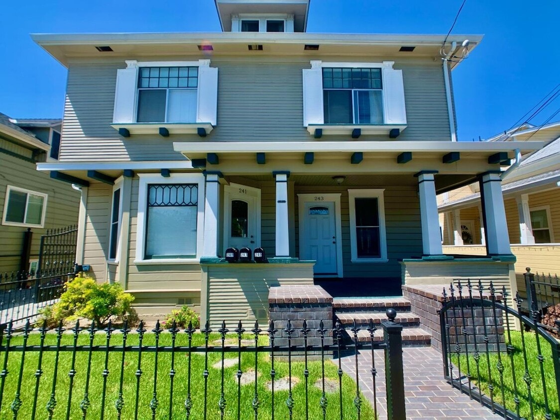 Primary Photo - 245 N 12th St