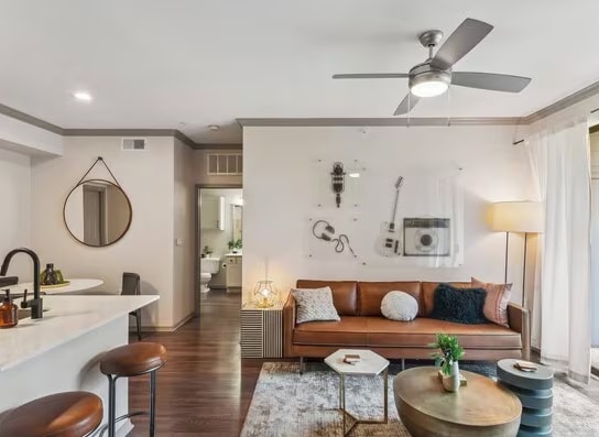 Building Photo - 2215 Post Rd