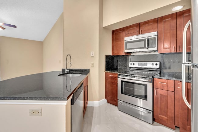 Photo - 3370 Pinewalk Dr N (Margate, FL) Apartment