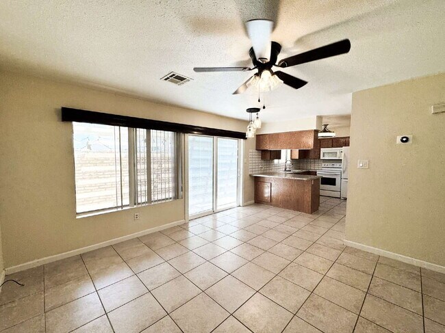 Foto del edificio - "Charming 2-Bedroom Oasis in Yuma with Mod...
