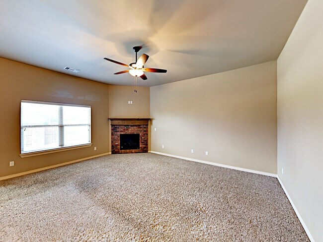 Foto del edificio - Beautiful 3 Bedroom Home in Mustang School...