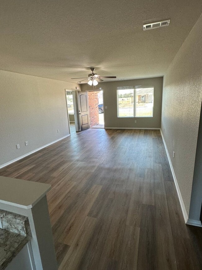 Building Photo - *$99 First Month's Rent - NO HIDDEN FEES!* Four Bedroom | Two Bath Home in Stagecoach Meadows