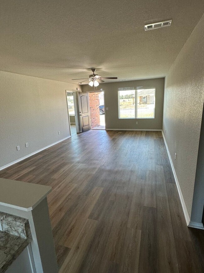 Foto del edificio - *$99 First Month's Rent - NO HIDDEN FEES!* Four Bedroom | Two Bath Home in Stagecoach Meadows