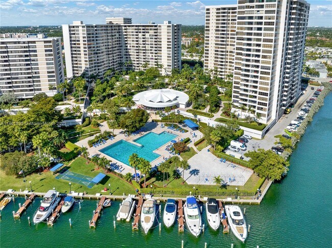 Foto del edificio - 500 Three Islands Boulevard
