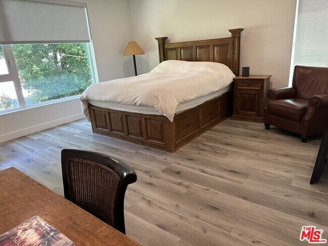 Foto del edificio - 4806 Sylmar Ave