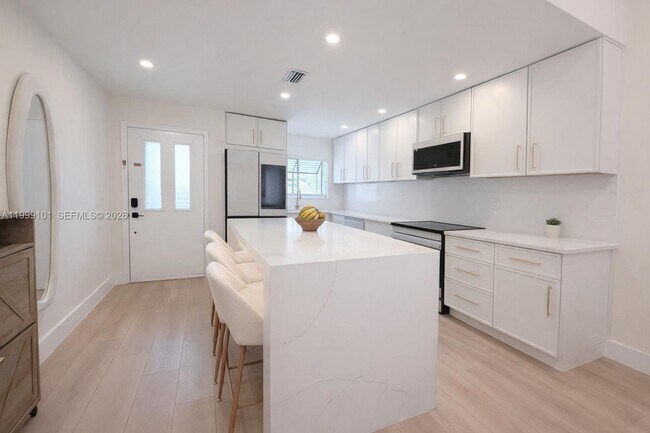 Foto del edificio - 769 Banks Rd