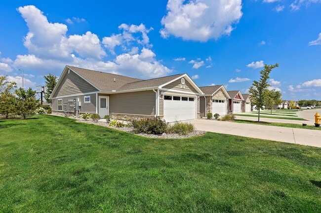 Redwood Lafayette - Redwood Lafayette Townhomes