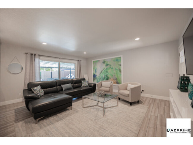 Building Photo - Fully-Furnished 3/2 Scottsdale House with ...