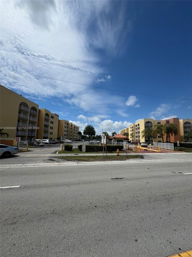 Foto del edificio - 6970 NW 186th St