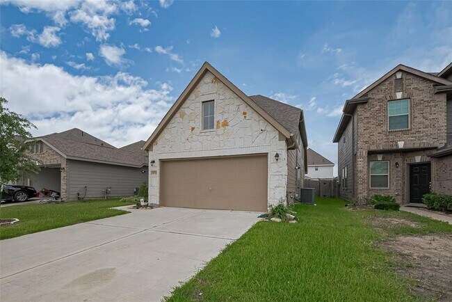 Building Photo - 14214 Singing Oaks Trl