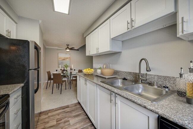 Building Photo - Walnut Grove Landing