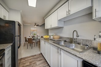 Building Photo - Walnut Grove Landing