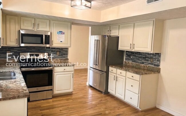 Foto del edificio - 2566 Edencreek Ln