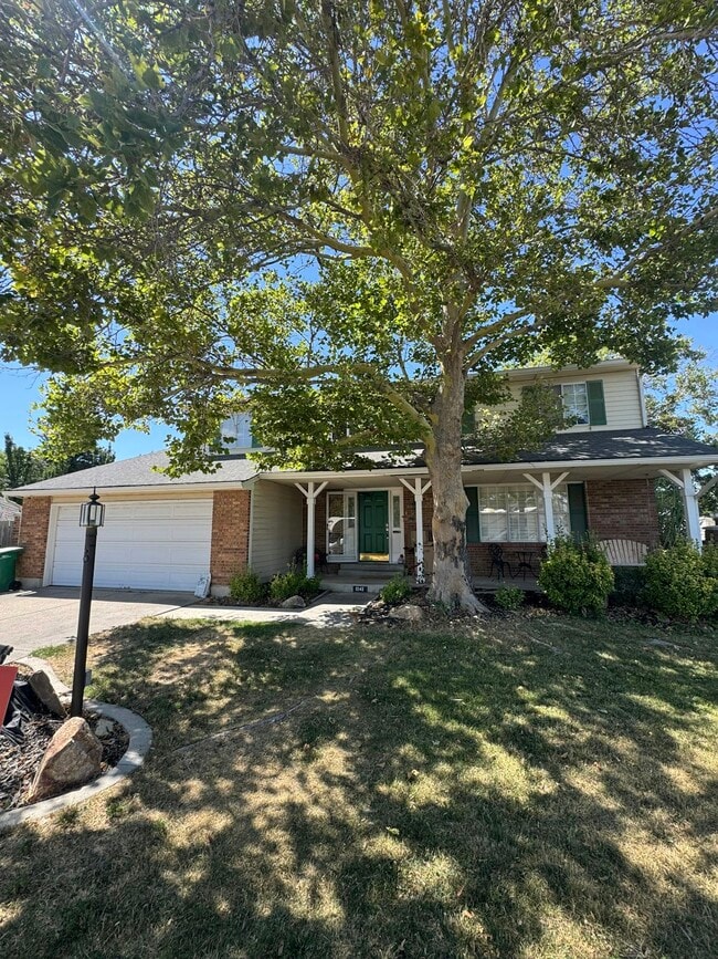 Building Photo - 1242 E Eastridge Cir