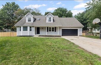 Building Photo - 602 SE Brentwood Dr Building Photo - 602 SE Brentwood Dr