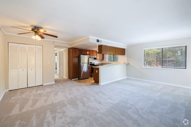 Sala de estar principal - Sur 1012 pies cuadrados - Sycamore Green Apartments