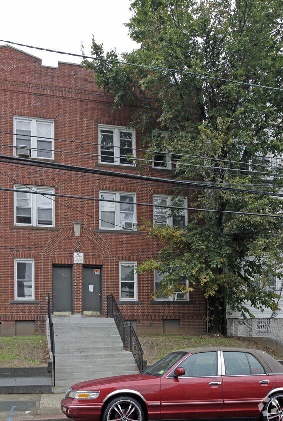 Primary Photo - 168 Seaview Ave