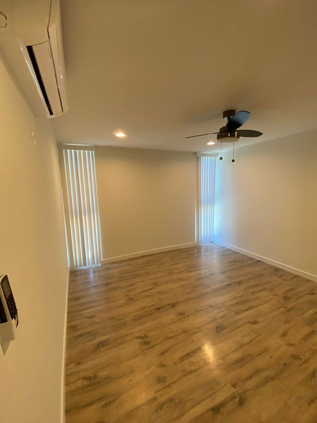 Foto del edificio - 7347 Haskell Ave