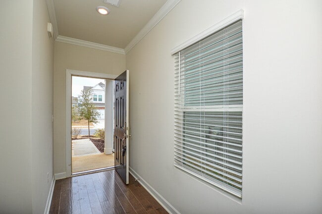 Building Photo - Modern Comfort, Flexible Living, Tailored for You 3 Bedrooms | 2.5 Bathrooms 530 Palmarosa Street...