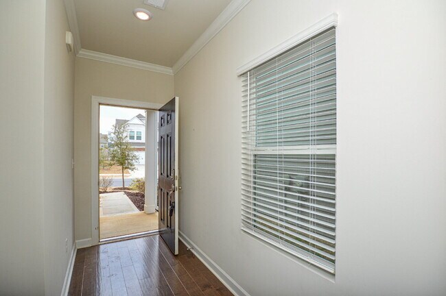 Foto del edificio - Modern Comfort, Flexible Living, Tailored for You 3 Bedrooms | 2.5 Bathrooms 530 Palmarosa Street...