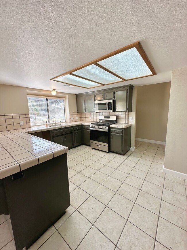 Foto del edificio - 3 br, 2 bath House - 735 Walnut Dr