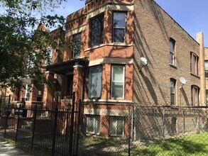 Building Photo - 6131 S Langley Ave