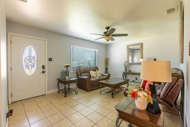 Foto del edificio - 1803 S Allen Ave
