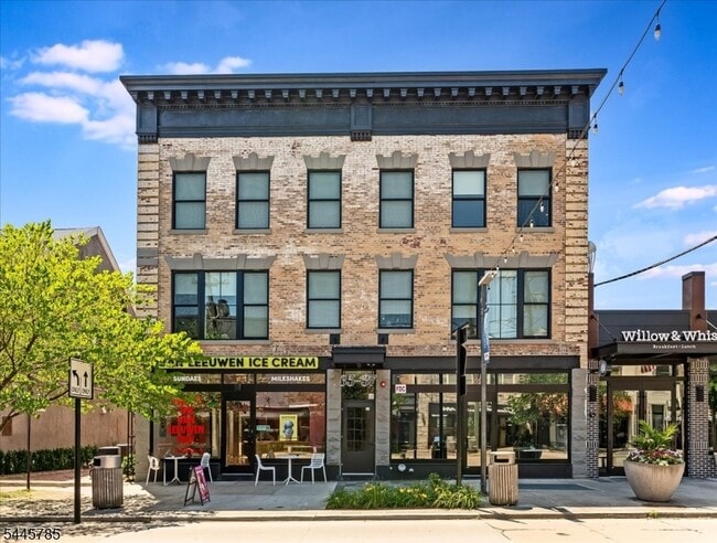 Building Photo - 35 Main St