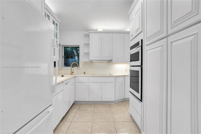 Foto del edificio - 3 br, 3 bath House - 205 NE 16th Ter