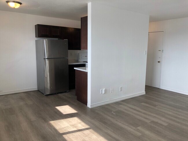 Photo du bâtiment - TWO BED - FAMILY BUILDING - A+ LOCATION