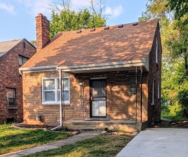 Building Photo - 16640 Cruse St