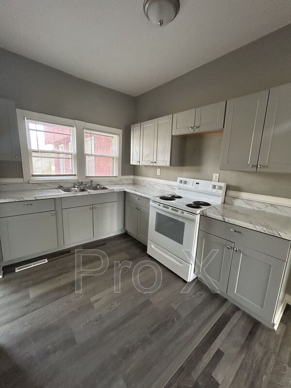 Building Photo - 1919 S Broadway St