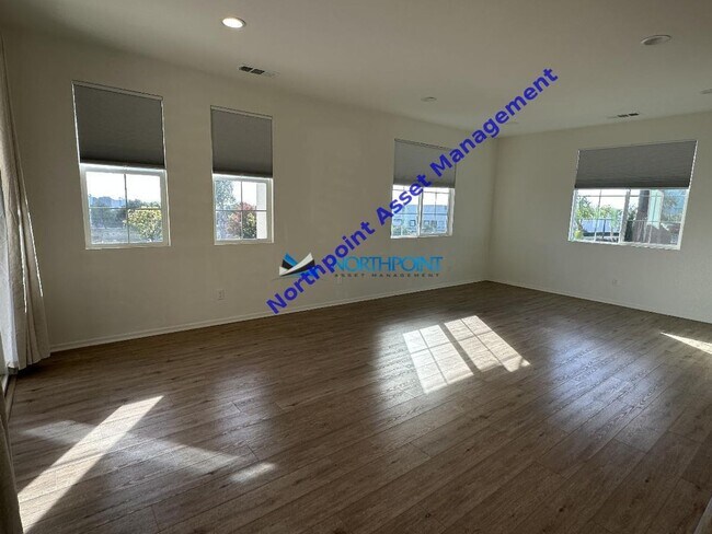 Foto del edificio - AVAILABLE NOW! Beautiful 4BR 3.5BA Home w/ Community Pool and Spa Access • Quartz Kitchen • 2-Car...