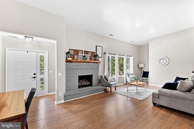 Building Photo - 862 Carrier Dr