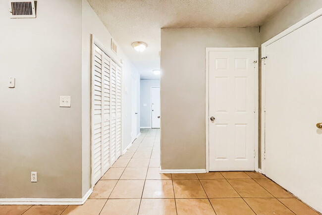Building Photo - 3895 Springleaf Ct