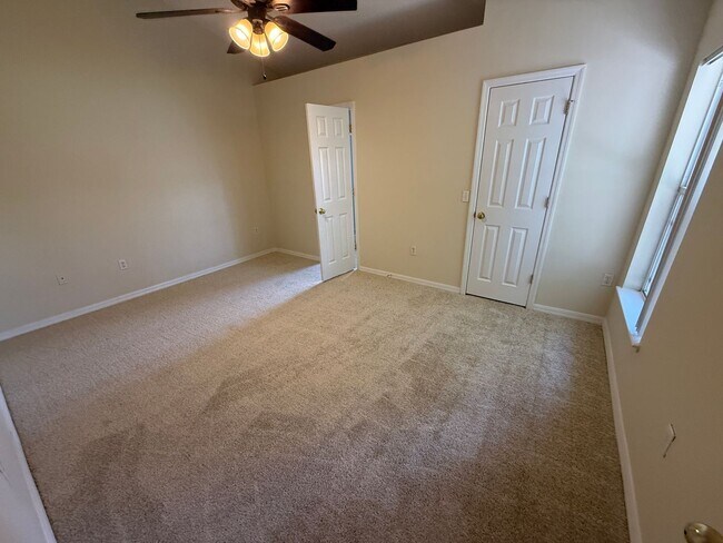 Foto del edificio - DELTONA: 3 bed/2 bath, Single Family Home